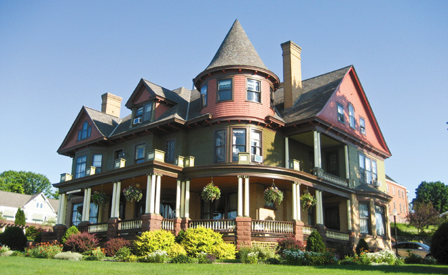 Le Chateau Boutin features some of the best views you'll find of Lake Superior and the Apostle Islands.
