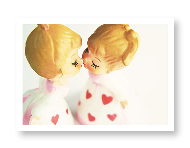 Girls-Kissing